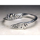 CHLOE + ISABEL Silver Curved Leaf Bracelet - B024