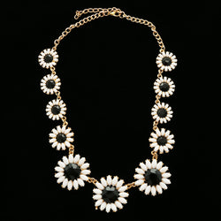 Luxury Flowers Necklace Gold/White NWOT